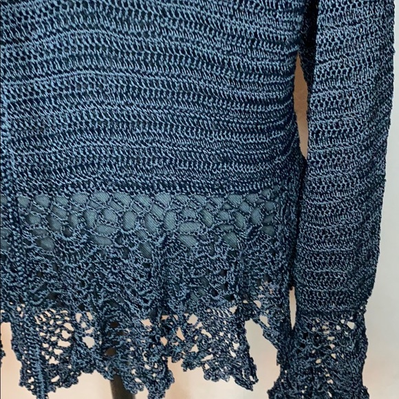 NWOT Newport News crochet flower embroidered top - Picture 3 of 7